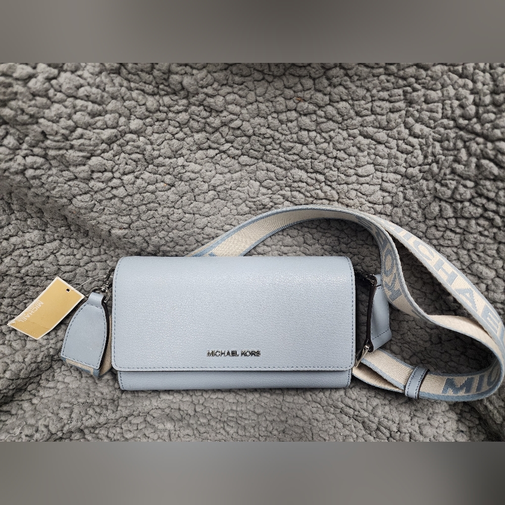 Michael Kors Serene Blue: Zip Around Crossbody Elegance